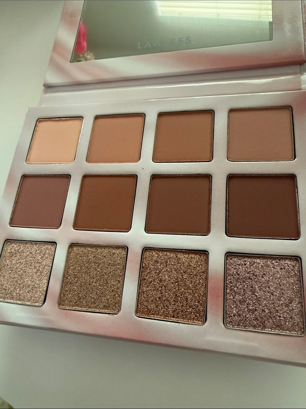 NEW Lawless The Dreamy Daisy Eyeshadow Palette NIB 12 Romantic Glam Shades